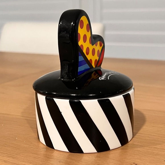 Romero Britto Colorful Heart Round Trinket Box - Picture 4 of 10